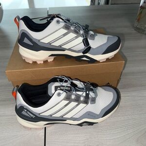 Adidas Terrex Women’s Athletic hiking Shoes NWT Sz 9
